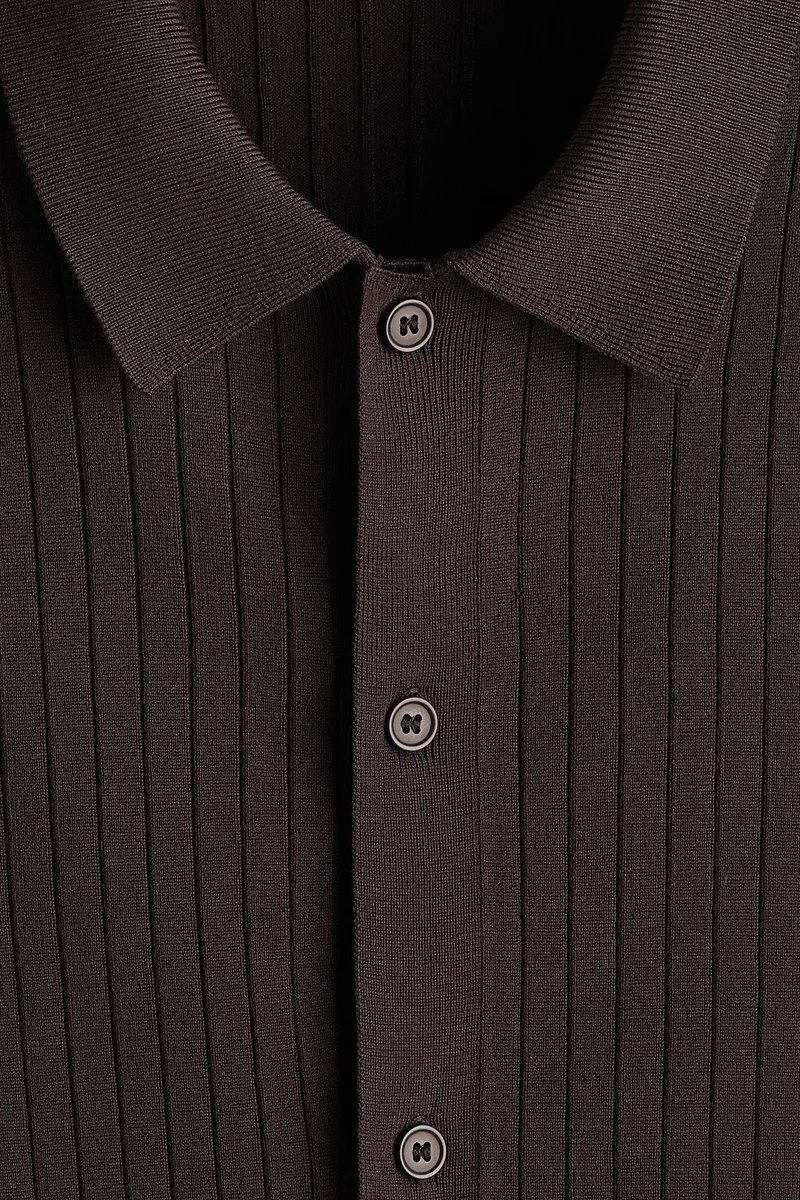 اتش اند ام تي-شيرت بولو بقصة عادية